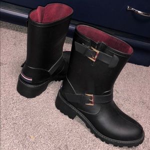 Black Tommy Hilfiger Boots!